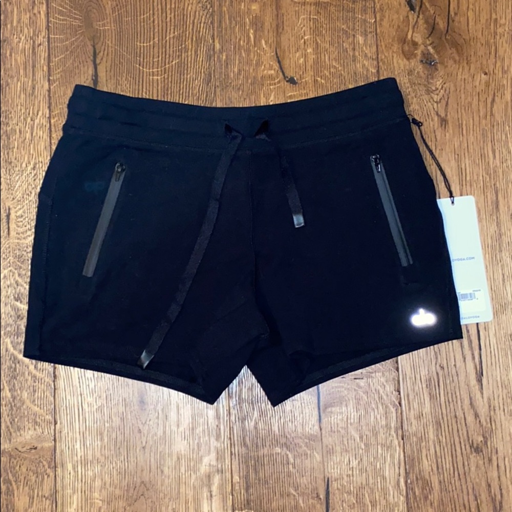 ALO Yoga Sweatshorts (BRAND NEW)